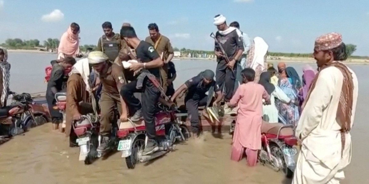 Pakistan. Łódź z weselnikami przewróciła się na rzece Idus. Zginęło co najmniej 20 osób.