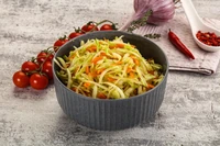 Lekka sałatka z kalarepy z limonkowym dressingiem. Aromat i chrupkość