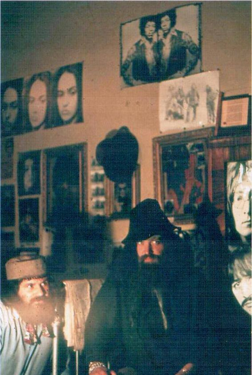 W domu Penzla (w kapeluszu), Lwów ok. 1978-1979 r. (ze zbiorów O. Olisiewicza)