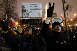 Rozłam ustrojowy. Uchwała SN dzieli trzecią władzę