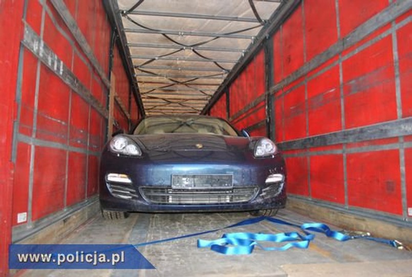 Jak przemycić porsche i lexusa? Zobacz zdjęcia