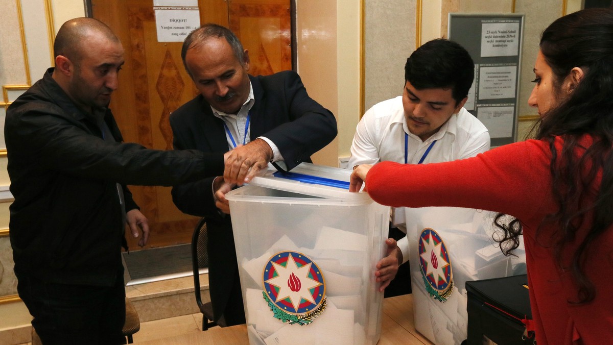 Prezydent Azerbejdżanu Ilham Alijew zapewnił sobie reelekcję, zdobywając w dzisiejszych wyborach z 83,9 proc. głosów - wynika z sondażu exit poll przeprowadzonego przez firmę Prognosis. Będzie to trzecia kadencja Alijewa.