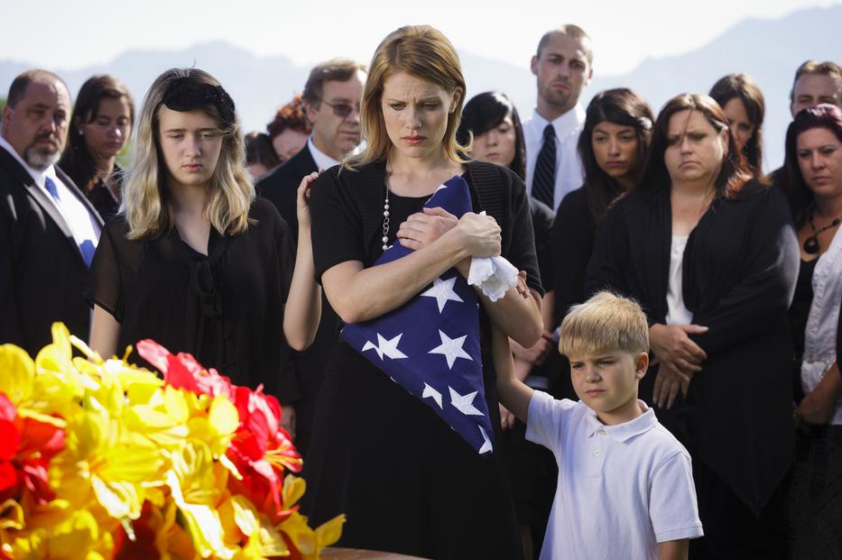 Összetört család a temetésen / illusztráció: Thinkstock