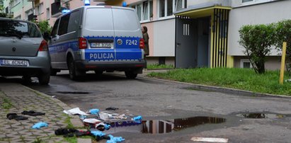 Pożar w bloku przy Rojnej w Łodzi. Nie żyje kobieta, której ktoś poderżnął gardło. Kim jest nożownik z Teofilowa? Na miejscu pracuje policja i prokuratura Łódź Bałuty FILM