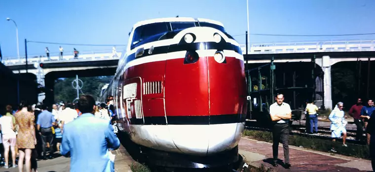 UAC TurboTrain - pociąg przypominający statek. Jedna z pierwszych "kołyszących" się maszyn