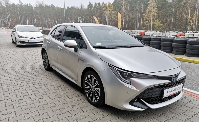 Toyota Corolla hybryda 4. generacji i Auris II hybryda 3. generacji