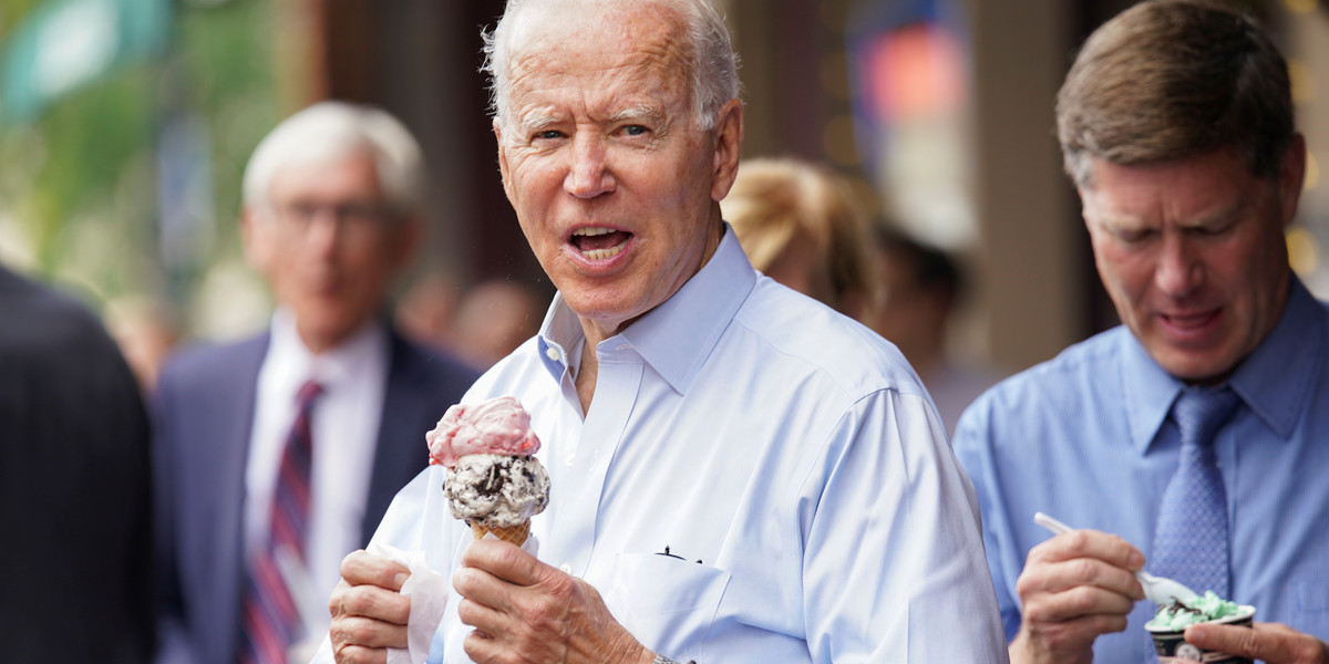 Amerykański prezydent powtarza publicznie: "My name is Joe Biden, and I love ice cream". 