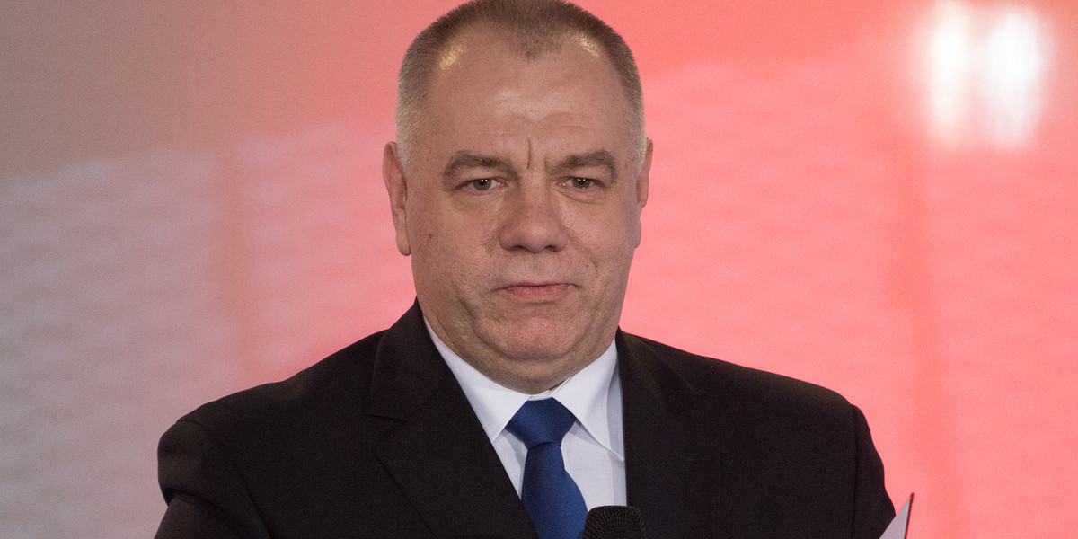 Jacek Sasin, wicepremier i minister aktywów państwowych, szacuje, że nowa danina od zysków nadmiarowych przyniesie budżetowi państwa ponad 13 mld złotych.