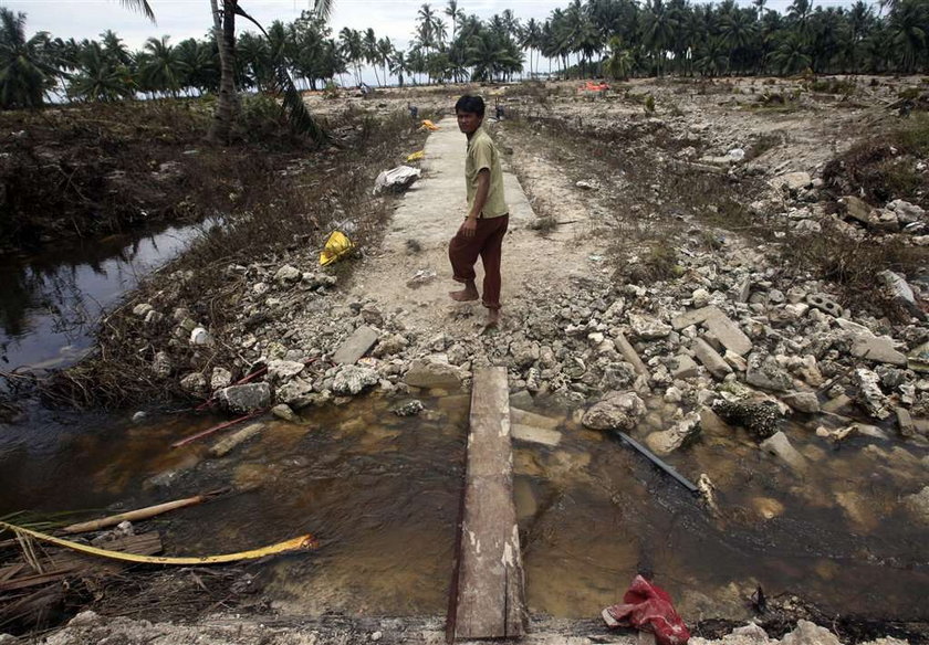 Indonezja, trzęsienie ziemi, tsunami, ofiary