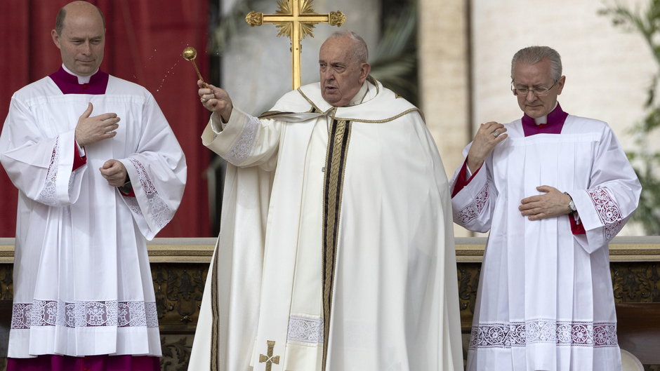 Papież Franciszek prowadzi mszę wielkanocną na placu Świętego Piotra w Watykanie, 31 marca 2024 r.