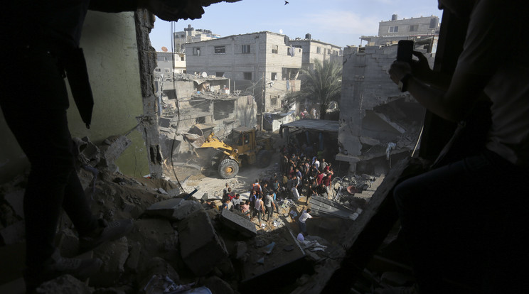 Az izraeli hadsereg kedden reggel fotókat tett közzé a gázai szárazföldi offenzíváról / Fotó: MTI/AP/Hatem Ali