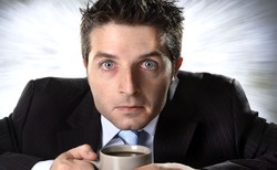 Nie tylko zmęczenie. Jaka choroba może wywołać czerwone oczy?