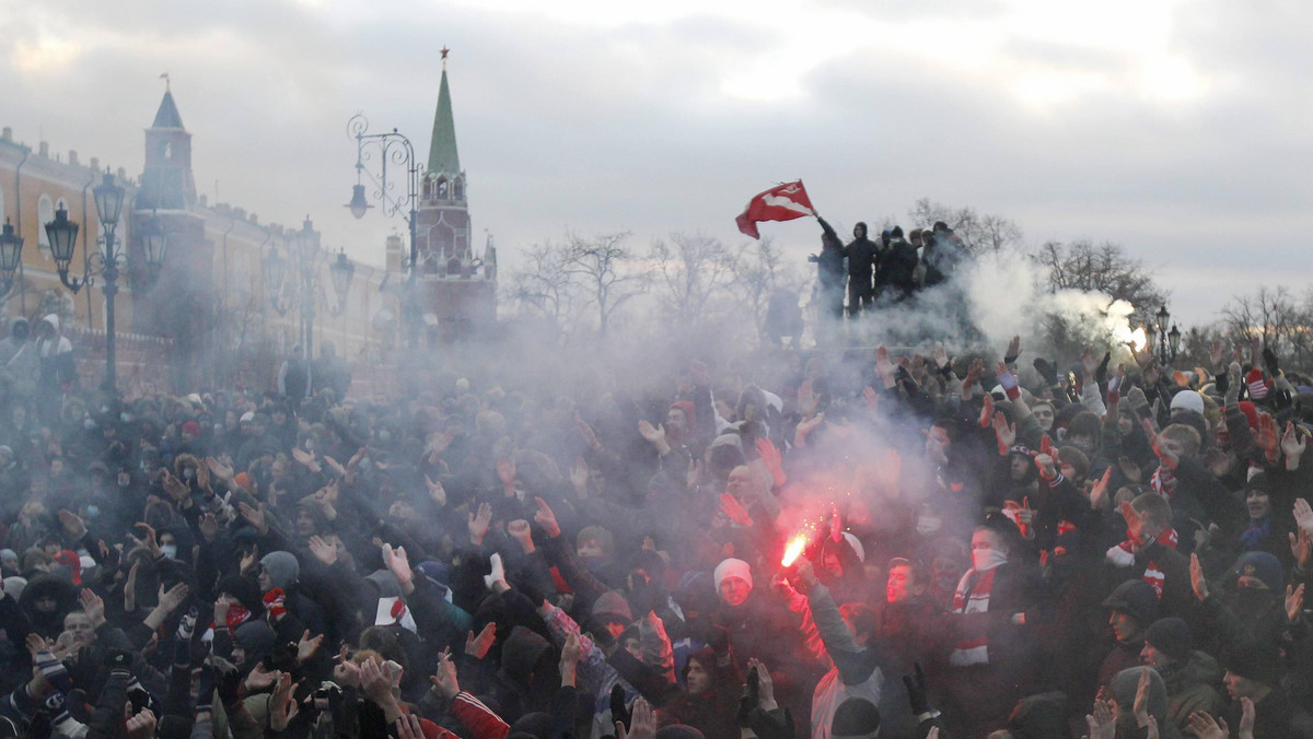 W 2018 roku Rosja będzie gospodarzem mistrzostw świata w piłce nożnej. Może się okazać, że osiem lat to wystarczająco dużo czasu na wybudowanie stadionów, ale za mało, by zmienić sposób myślenia rosyjskich kibiców.