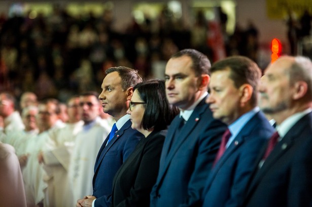 Od lewej: Andrzej Duda, Małgorzata Sadurska, Adam Kwiatkowski, Mariusz Błaszczak i Antoni Macierewicz na uroczystościach z okazji 25. rocznicy powstania Radia Maryja.