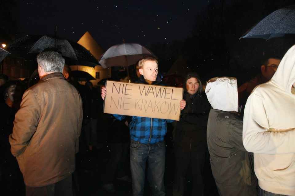 KRAKÓW WAWEL POGRZEB PARY PREZYDENCKIEJ PROTEST