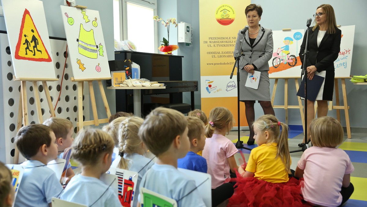 11 tys. kamizelek odblaskowych zakupionych za kwotę 84 tys. zł ma trafić do wszystkich samorządowych przedszkoli na terenie stolicy. Akcja m.st. Warszawy ma na celu zwiększenie świadomości dzieci na temat zagrożeń związanych z ruchem drogowym.