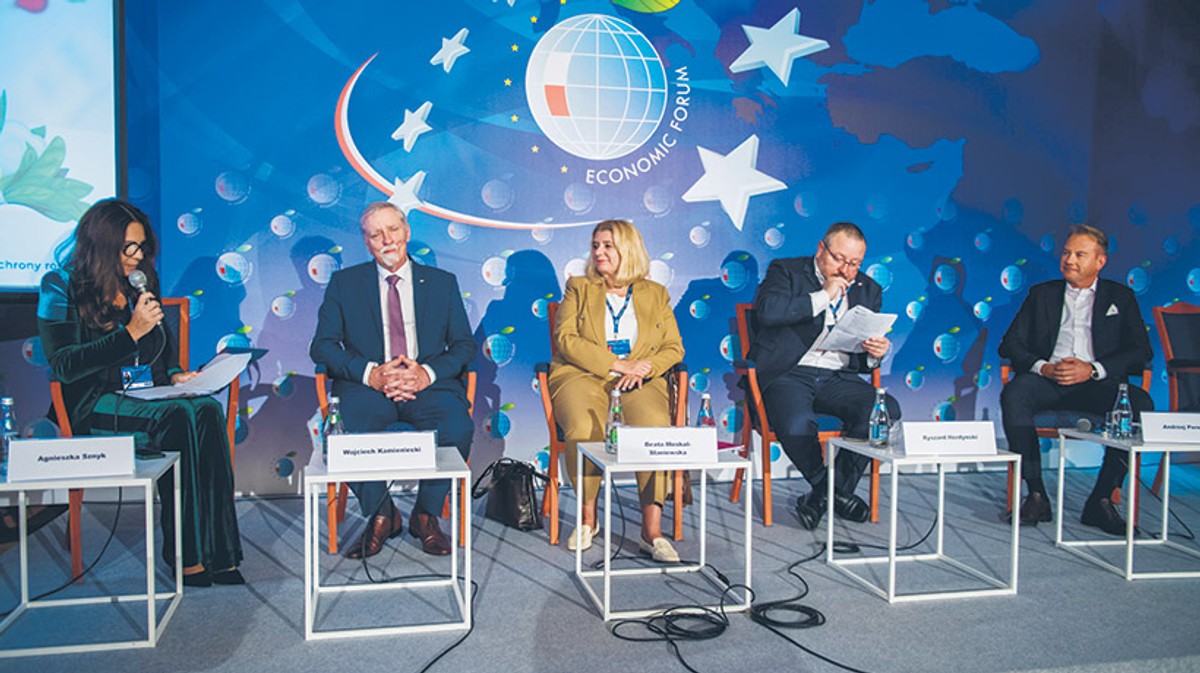 Moderator: Agnieszka Sznyk, prezes Zarządu, Instytut Innowacji i Odpowiedzialnego Rozwoju INNOVO. Uczestnicy: Wojciech Kamieniecki, dyrektor Narodowego Centrum Badań i Rozwoju, Beata Moskal-Słaniewska, prezydent Świdnicy, Ryszard Hordyński, dyrektor ds. strategii i komunikacji w Huawei Polska, Andrzej Porębski, członek zarządu Lidl Polska