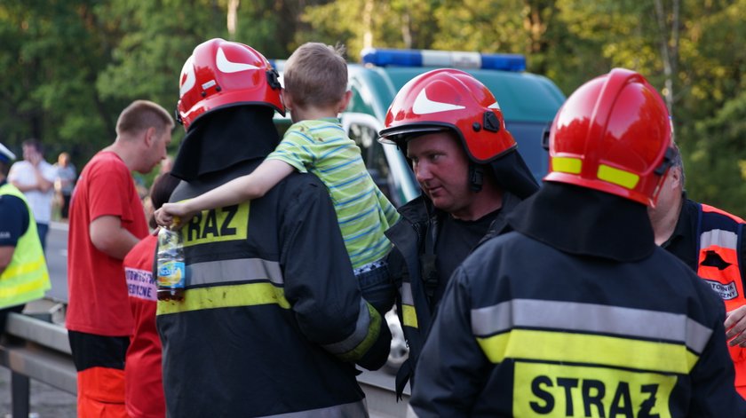 Wypadek autokaru z dziećmi