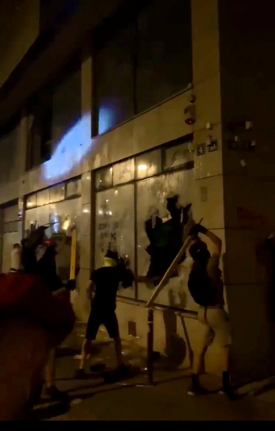 Demoliranje SNS prostorija u Stražilovskoj ulici u Novom Sadu