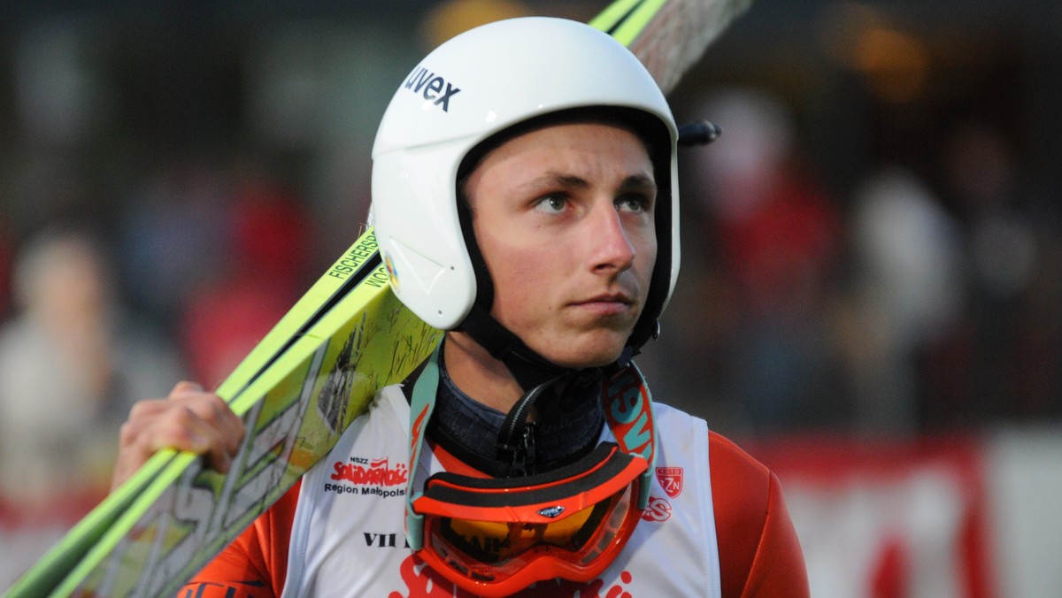 Jakub Janda wygrał niedzielny konkurs Letniej Grand Prix w Niżnym Tagile. Czech zwycięstwo zapewnił sobie skokami na 129 oraz 127 m. Na drugim stopniu podium stanął Jernej Damjan (126,5 i 127,5 m), a trzecie miejsce zajęli ex aequo Krzysztof Biegun (127 i 125 m) oraz Anders Bardal (126,5 i 125,5 m) - czytamy na skijumping.pl.