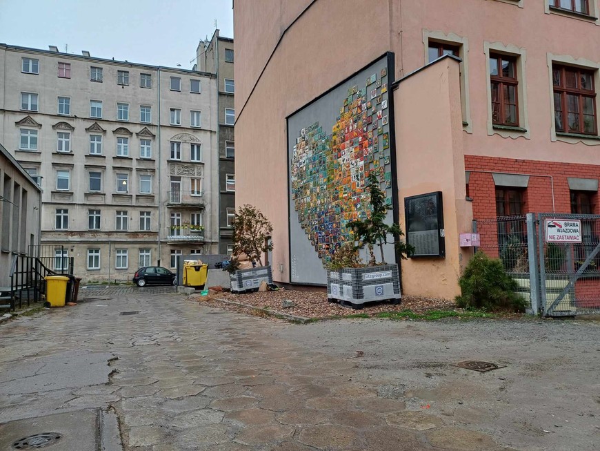 Dziś mozaika w smutnej przestrzeni nie jest fotogeniczna. Za pół roku to się zmieni!