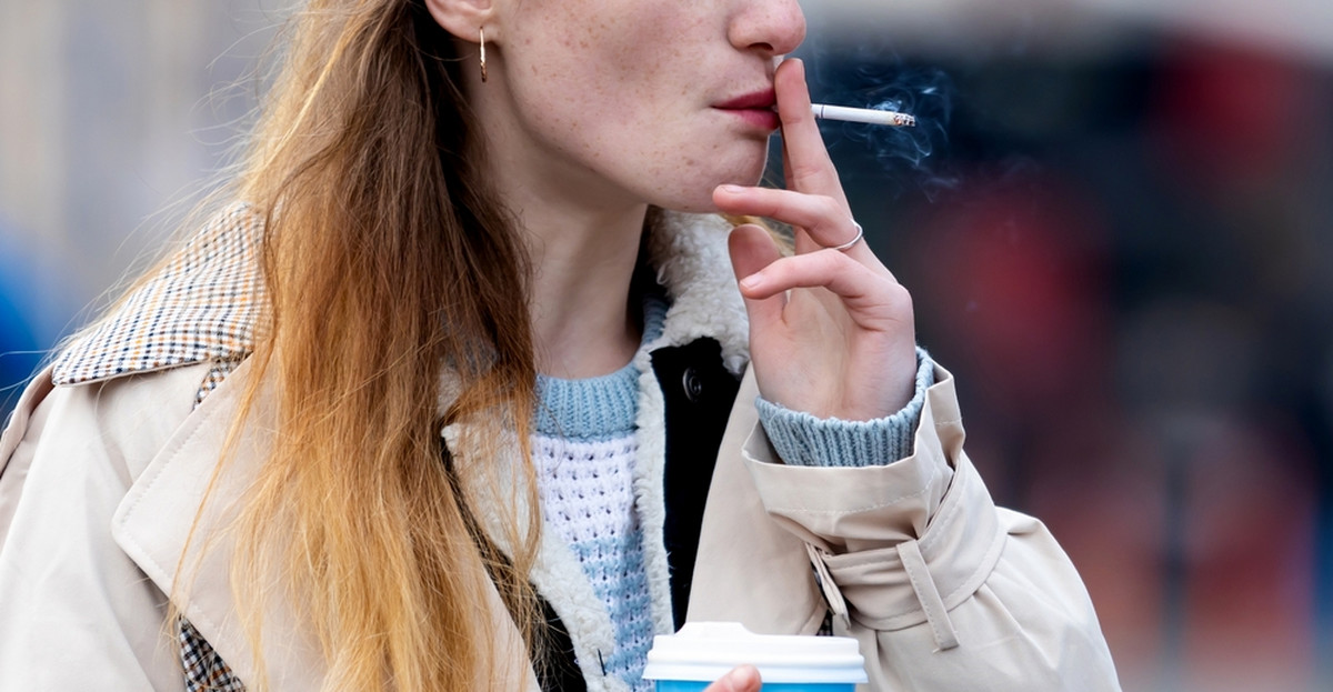 Rak płuc rzadszy u palących mężczyzn, a częstszy u niepalących i młodych kobiet. Onkolog tłumaczy dlaczego