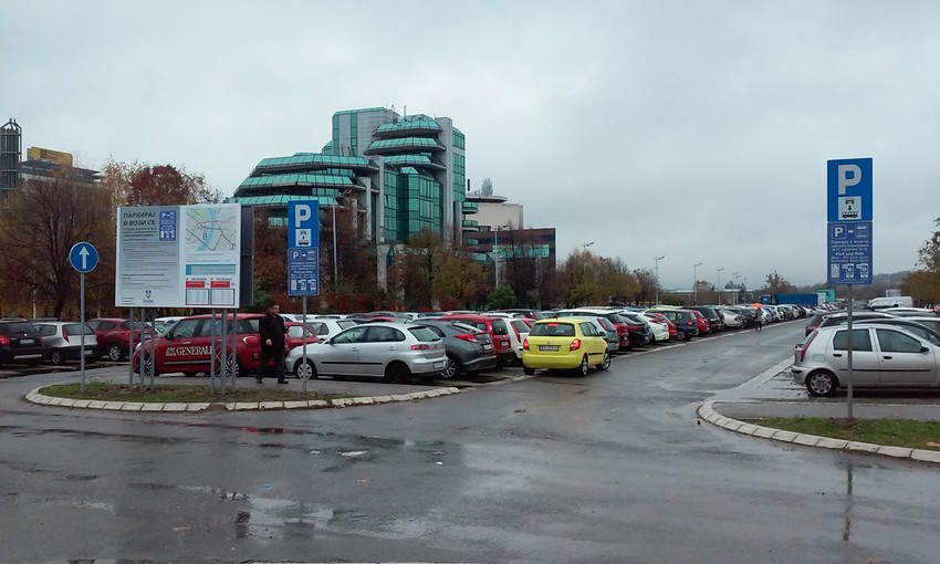 Parking u Ulici Vladimira Popovića