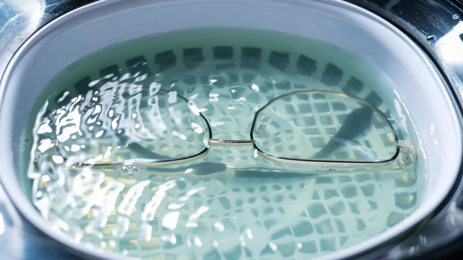 Wyczyść okulary czy biżuterię bez wysiłku za pomocą myjki ultradźwiękowej