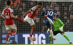 Arsenal Londyn uratował remis, ale stracił fotel lidera