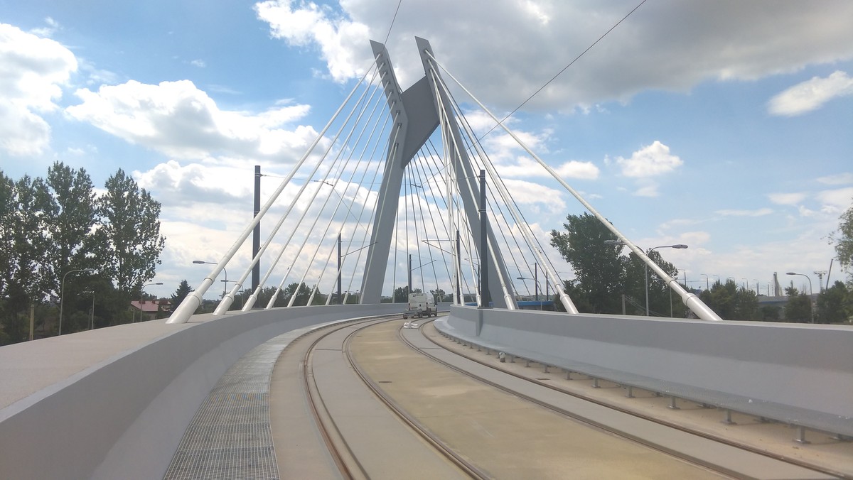 Urzędnicy zaprezentowali zmiany w siatce połączeń tramwajowych, które zaczną obowiązywać od końca sierpnia. Wiążą się one z oddaniem do użytku estakady Lipska-Wielicka, przez którą ostatecznie będę kursować trzy linie – 9, 11 i 50.