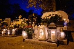 W Kościele katolickim 2 listopada obchodzony jest Dzień Zaduszny