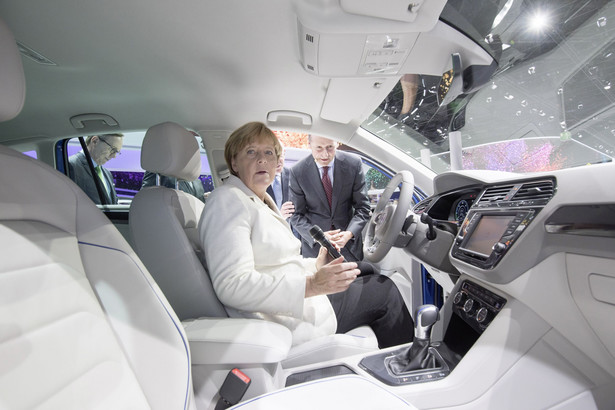 Jest śledztwo w sprawie fałszerstw Volkswagena. Czego zażądała Merkel?
