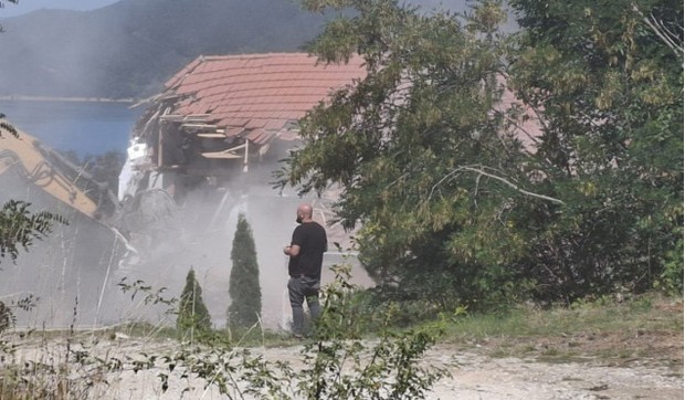 Rušenje motela Jezero na Gazivodama