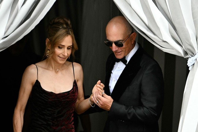 Mark Bezos sa partnerkom