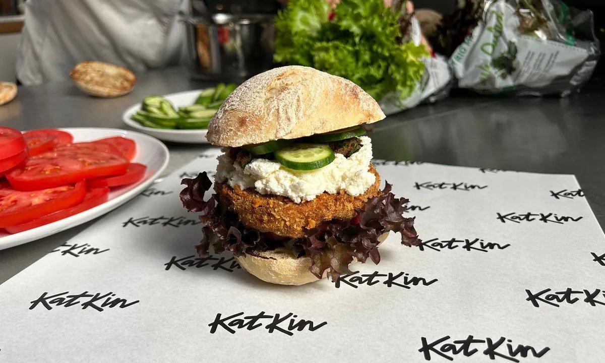 Producent kociej karmy z nieoczywistym pomysłem. Ten produkt zjedzą też ludzie