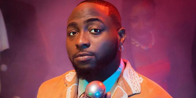 Davido clears Instagram page.