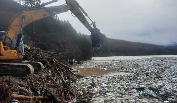 Lim nosi iz Crne Gore hiljade kubika smeća