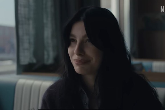 Desiće se nešto veoma loše: Netfliksova nova horor serija uvlači jezu pod kožu, a svi komentarišu scenu sa kutijom (VIDEO)