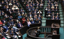 Sejm za podniesieniem renty socjalnej. Jeden poseł był przeciw