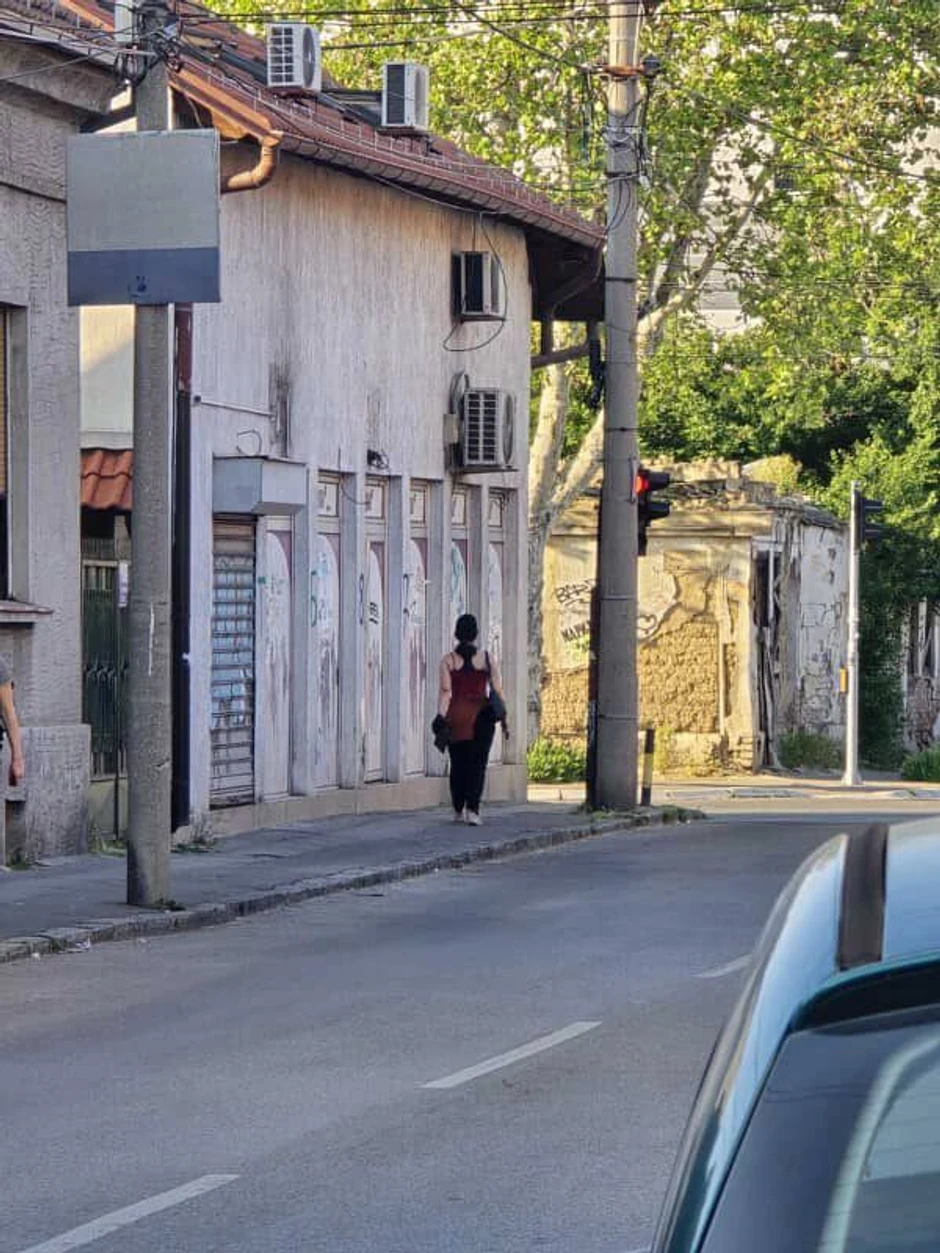 Devojka demolirala automobil u Zemunu