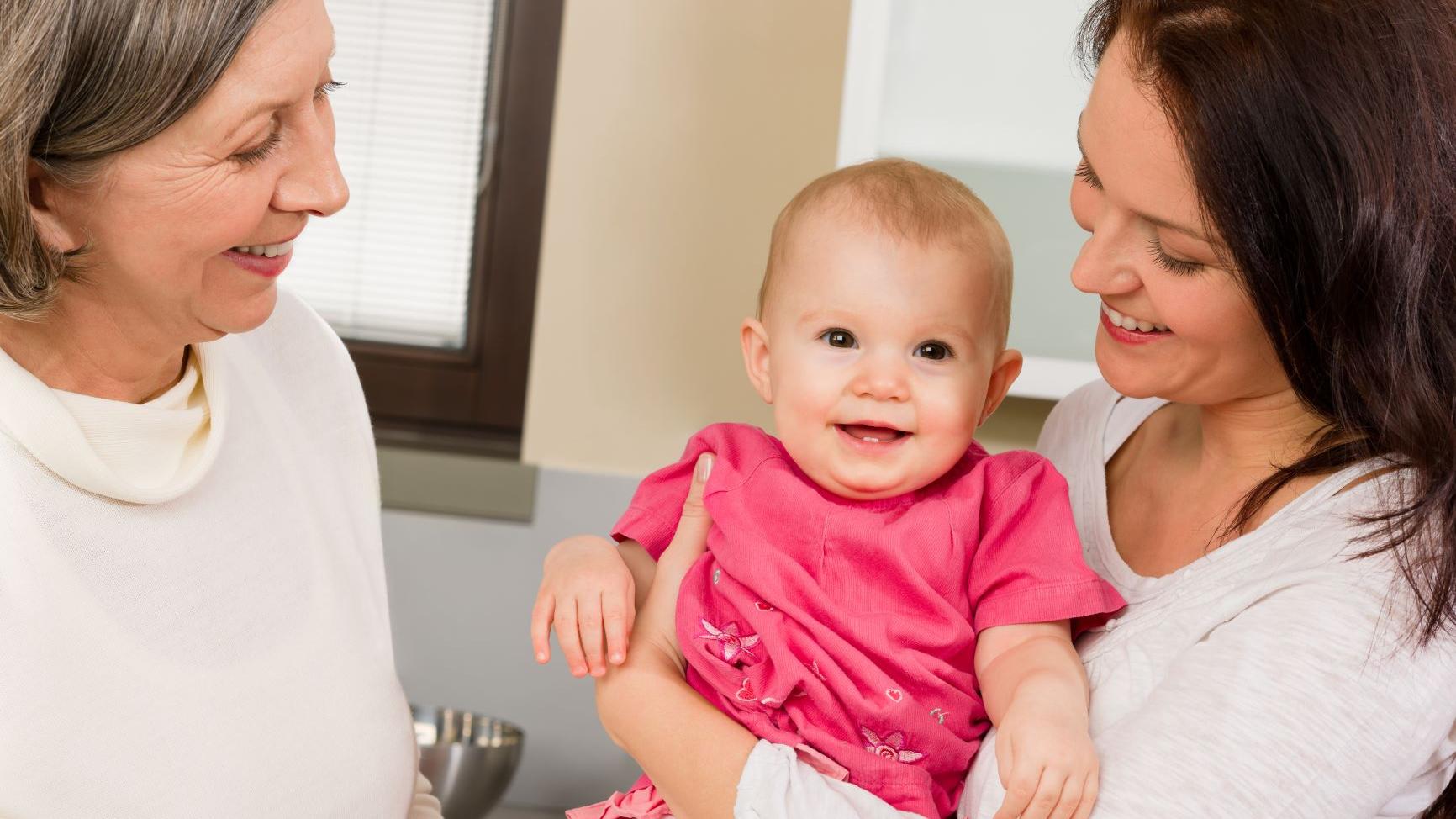 нена мать умы турман. любовь к ребенку. мама няня для ребенка. женщина с ребенком. дети умоляли сбрить усы.