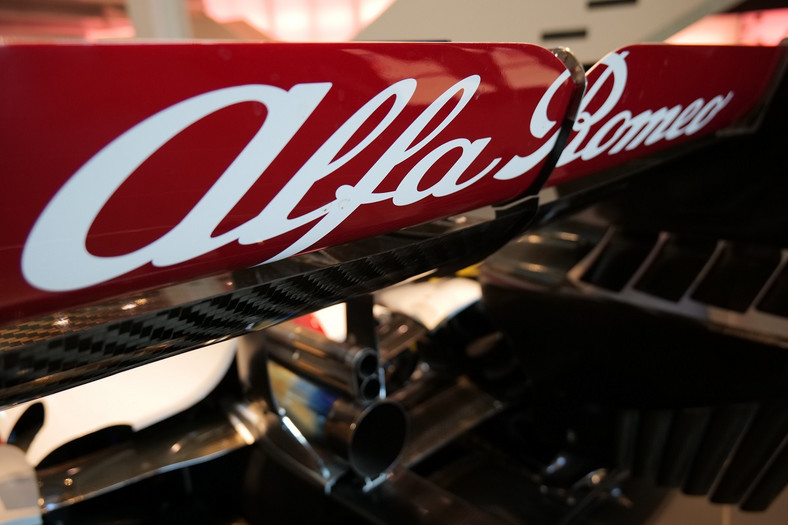 Skrzydło bolidu zespołu Alfa Romeo F1 Team