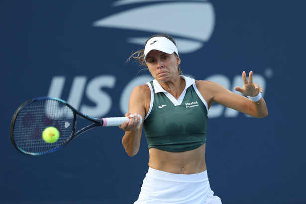 Magda Linette w meczu pierwszej rundy wielkoszlemowego turnieju tenisowego US Open z Amerykanką Ivą Jovic