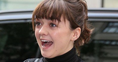 Maisie Williams újra találkozott a szexi Stark bátyjaival