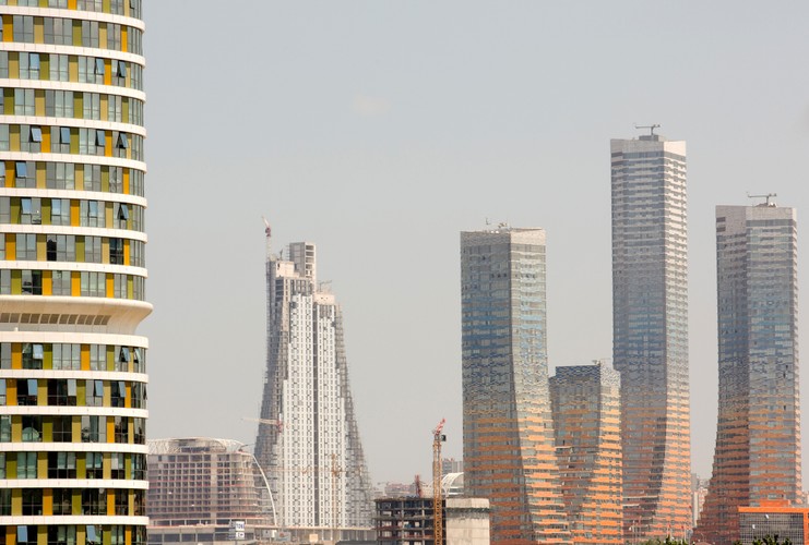 Budynek znajduje się w centrum finansowym Stambułu. Ma 198 metrów i 57 pięter.