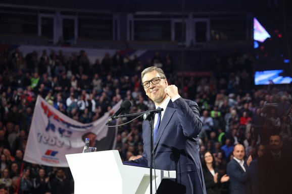 "ZA SAMO 4 GODINE PROSEČNA PLATA BIĆE 1.700 EVRA, A PENZIJA 750!" Vučić na skupu SNS: "To obećavam građanima"