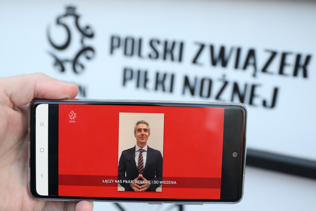 Paulo Sousa podczas konferencji prasowej online po posiedzeniu zarządu Polskiego Związku Piłki Nożnej w Warszawie