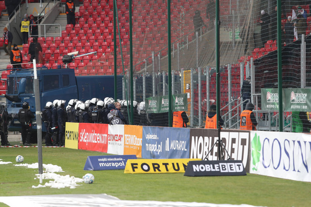 Policja podczas meczu Widzewa Łódź z GKS-em Tychy