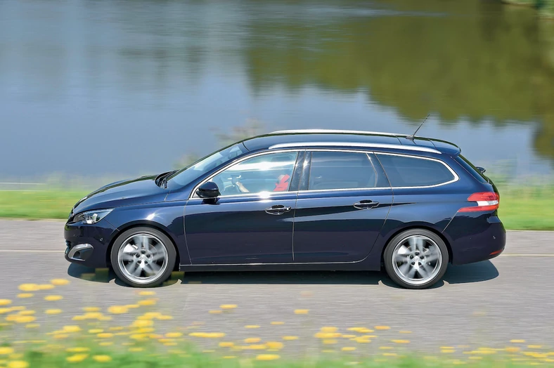 Peugeot 308 SW oferuje dobry komfort jazdy. Korzystnie wypadają też fotele