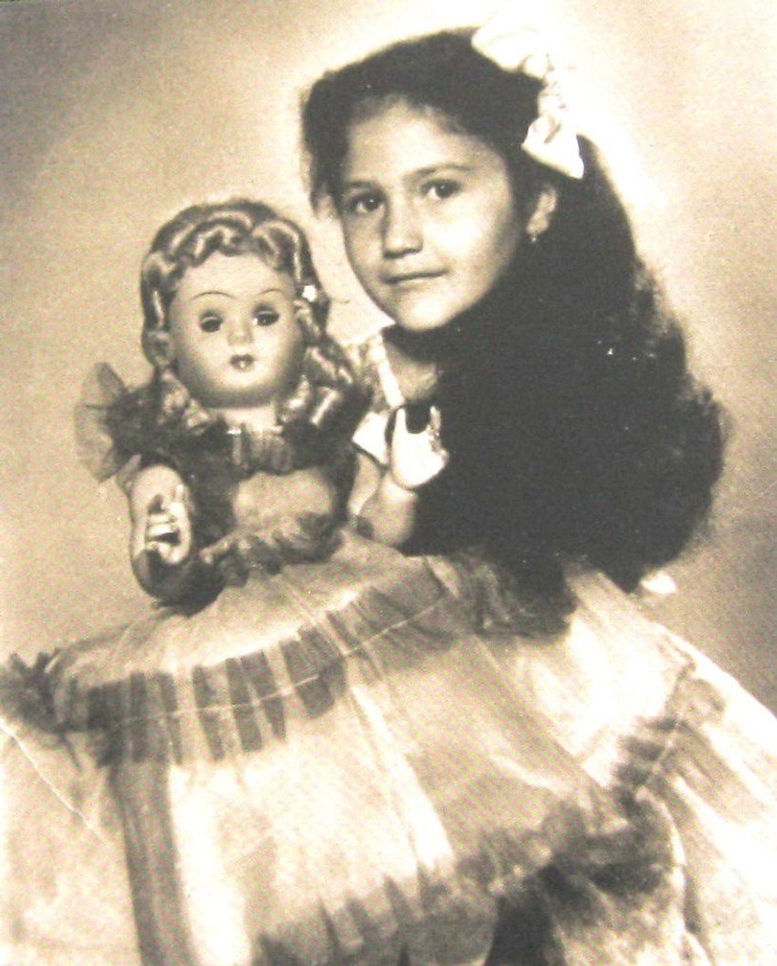 Devojčica sa čuvenom Bambolom – lutkicom iz Trsta, 1959. godina